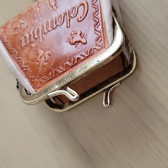 Columbia Tooled Leather Coin Purse Keychain - Picture 4 of 5